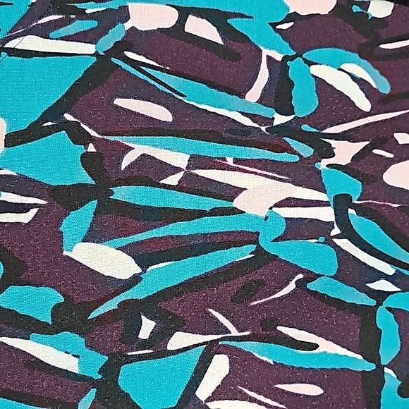 Ellen Tracy Abstract Pattern Crew Neck Short Sleeve Form Fitting Comfy Dress - Picture 4 of 11